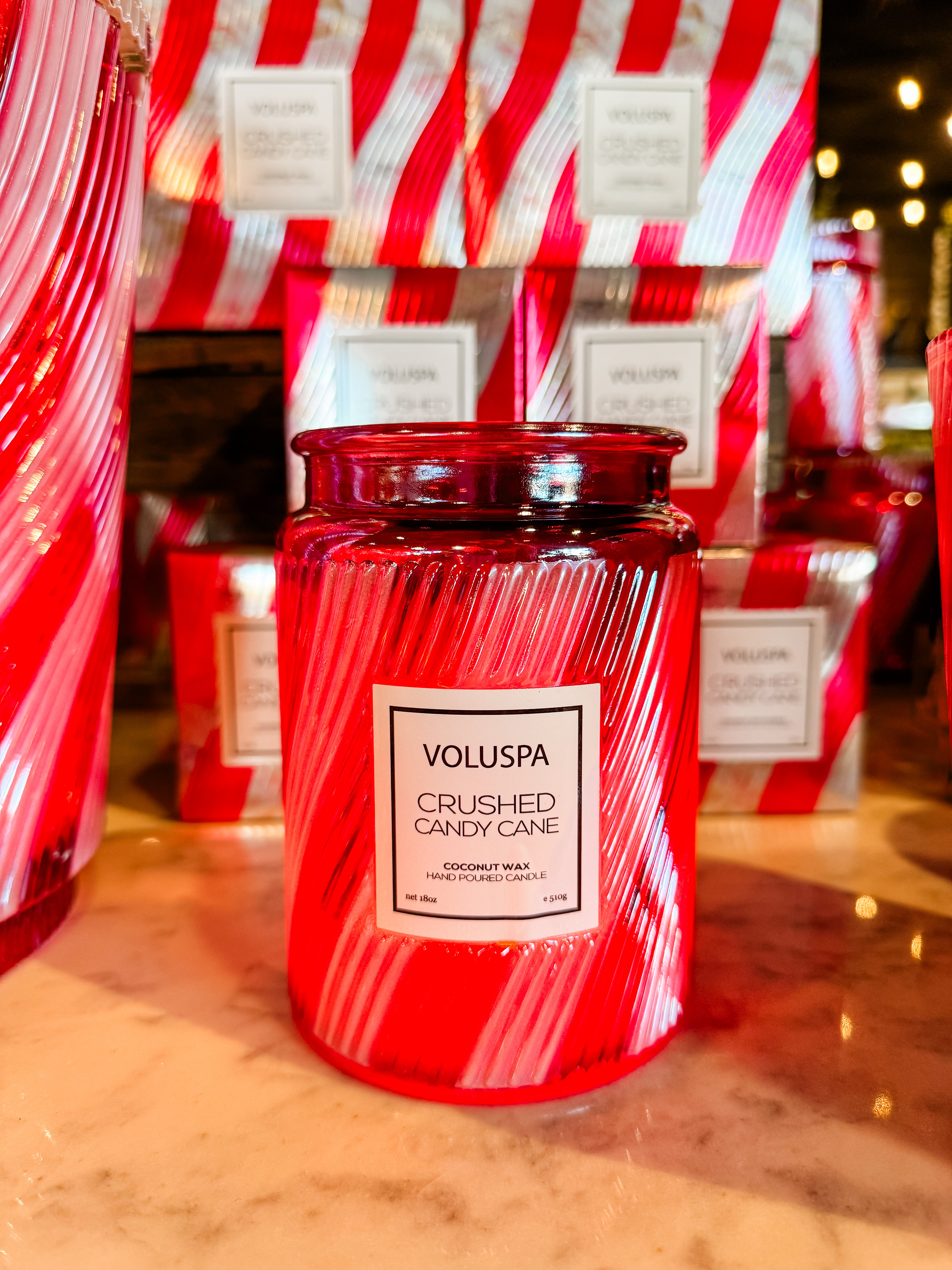 VOLUSPA - Crushed Candy Cane 6.5 oz. Candle