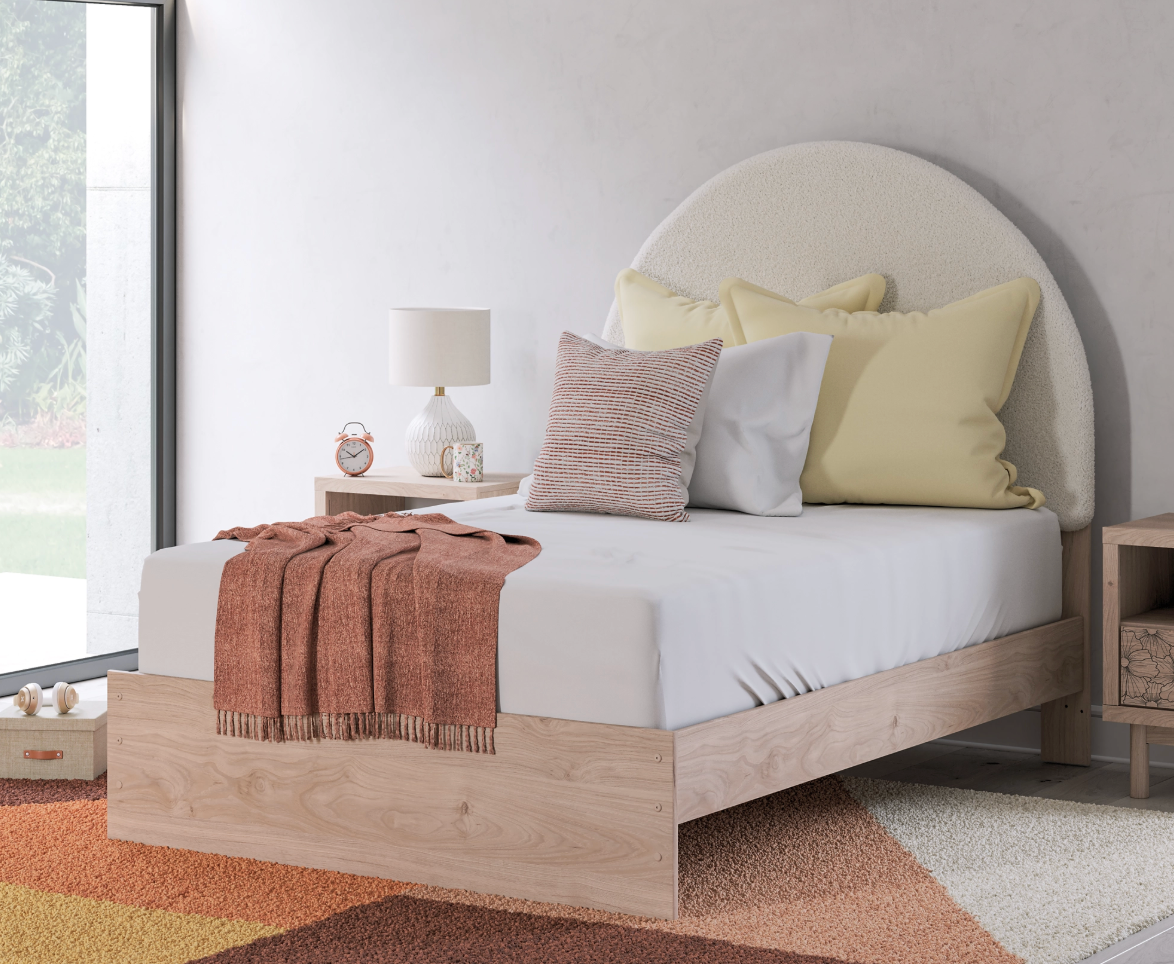 Shapella Full Upholstered Bed