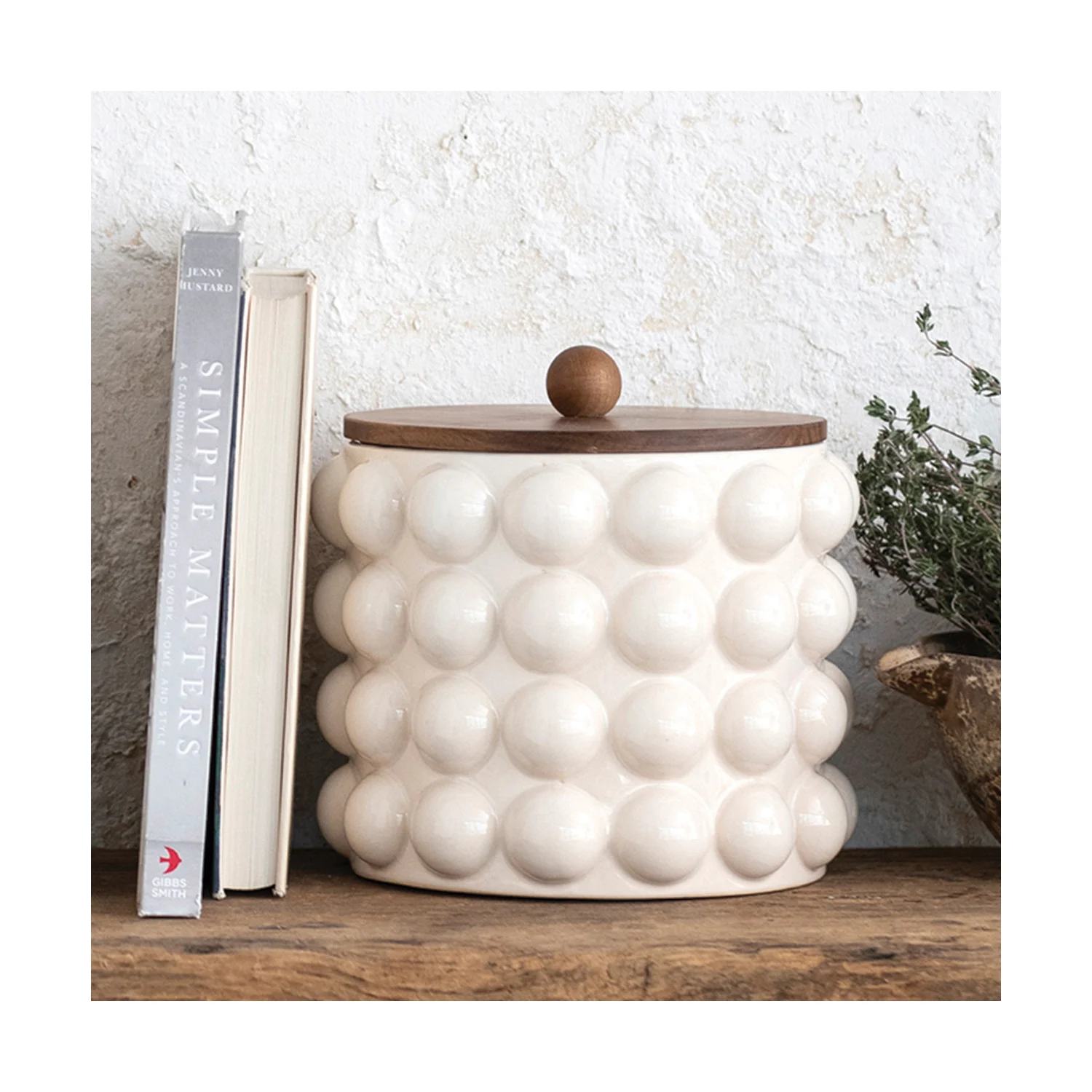 Round Stoneware Raised Dots and Acacia Wood Lid