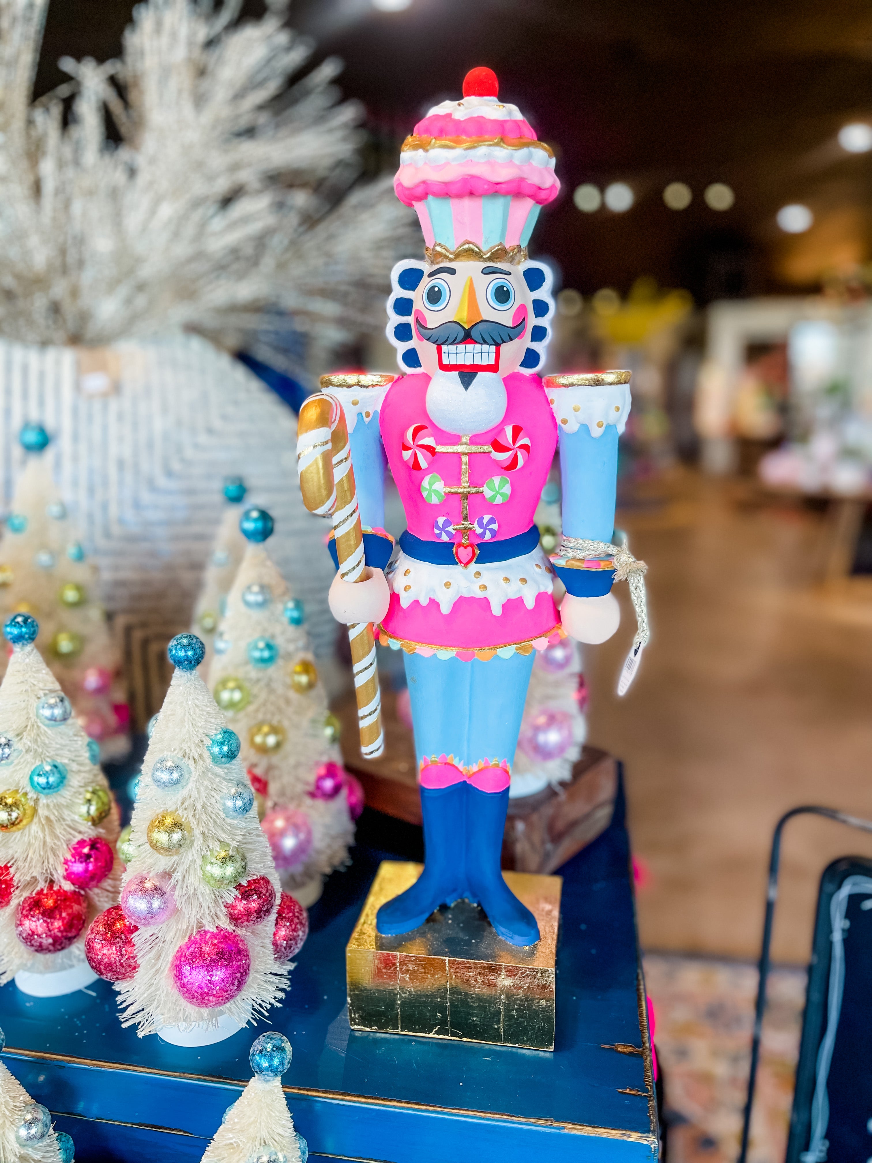 Glitterville Colonel Cupcake Statue, Hot Pink