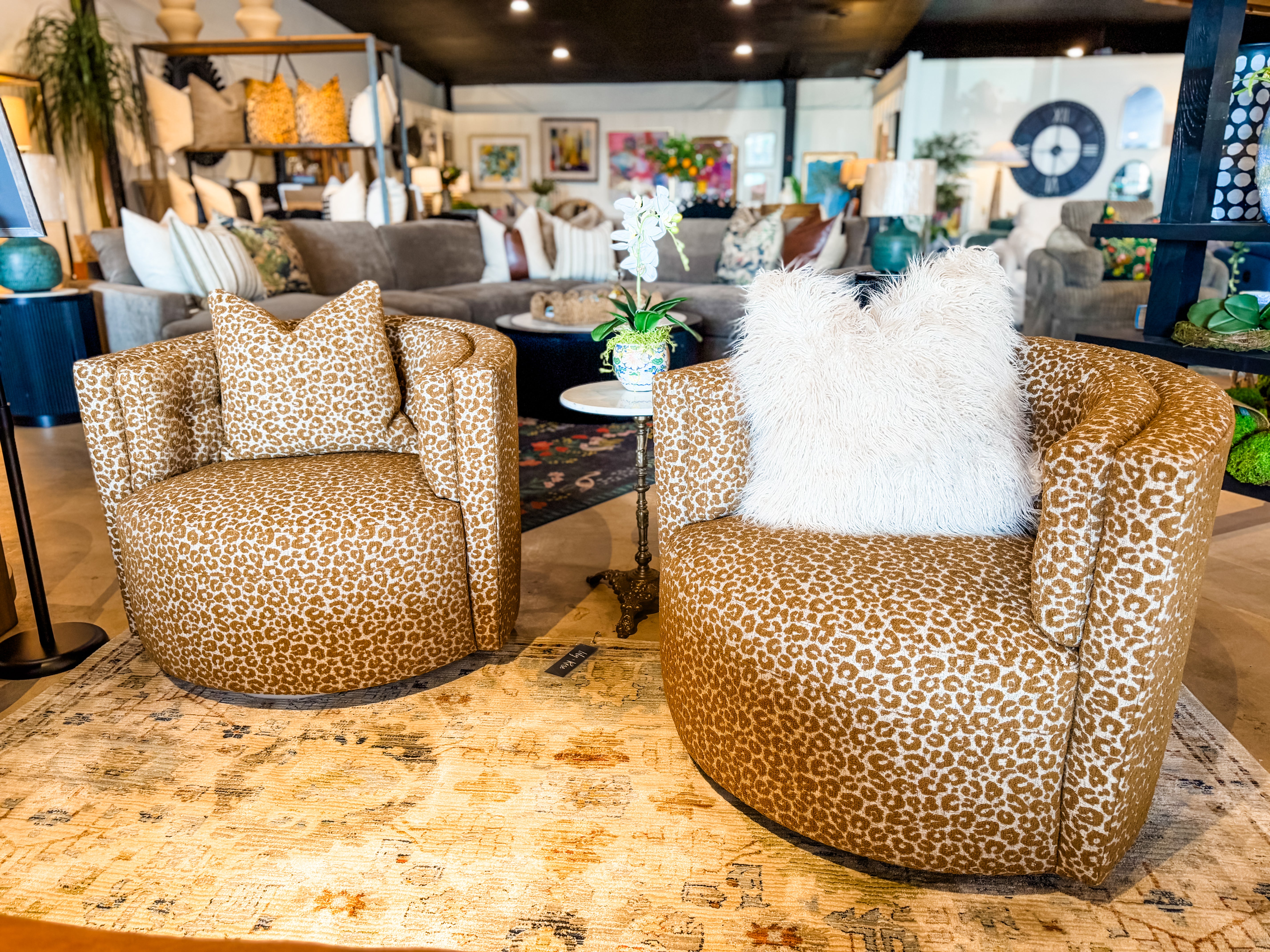 Mia Swivel Chair