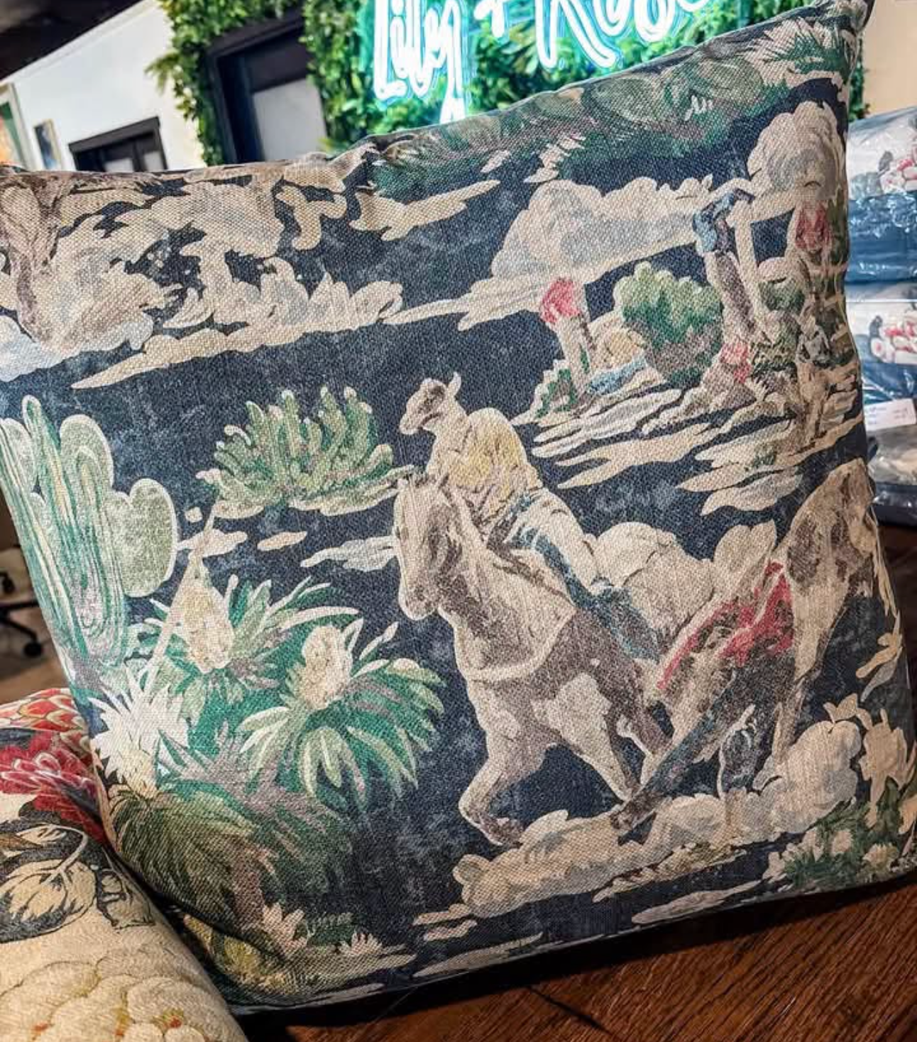 DVK Pillow - Saddler